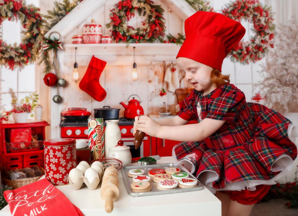 Santa's Little Bakers (WM)