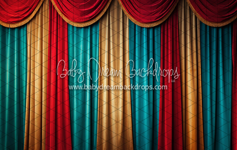 Circus Red Curtains Simple (JA)