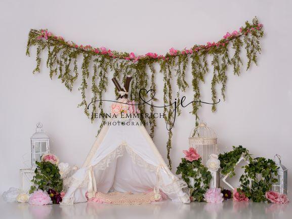 Boho Teepee pink flowers