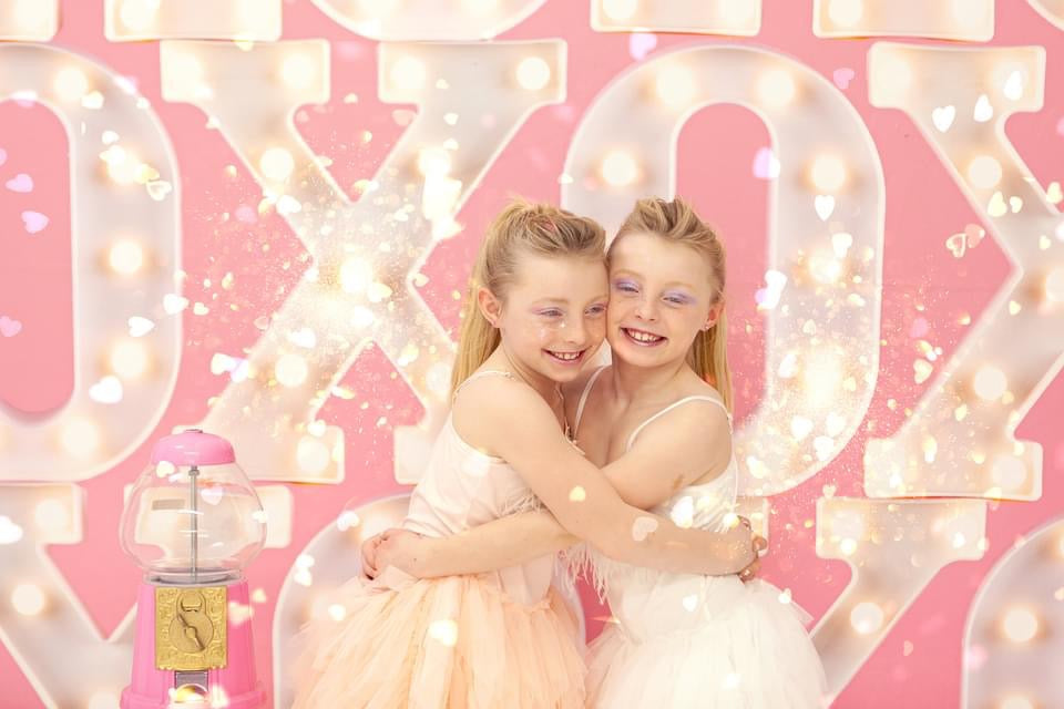 Hugs and Kisses in Pink (JA)