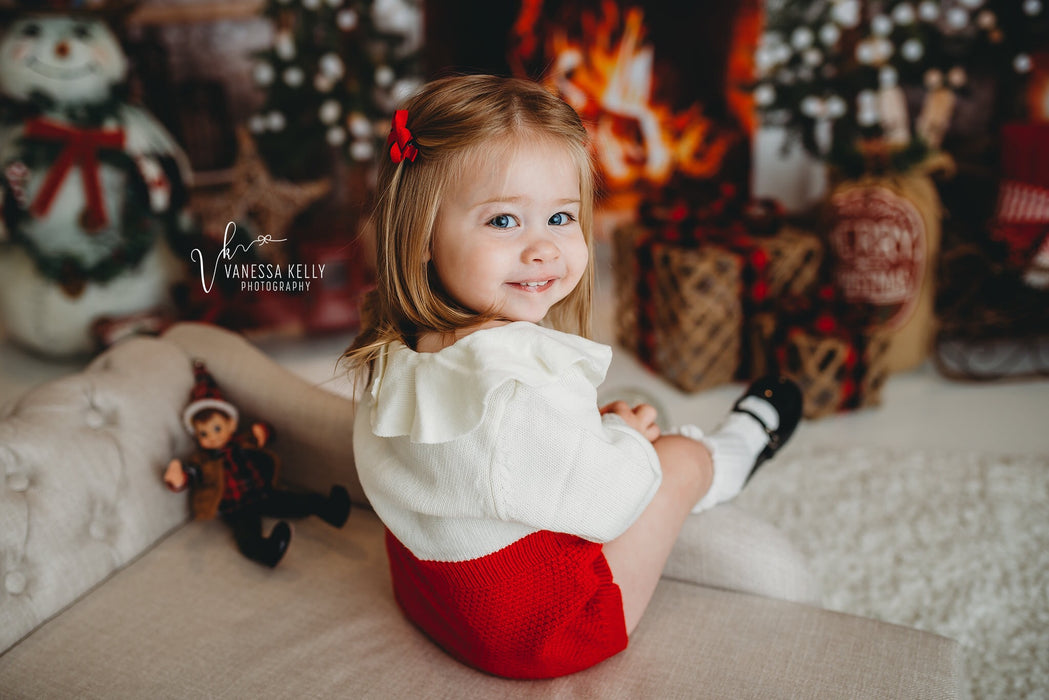 Farmhouse Cozy Fireplace (Lights)