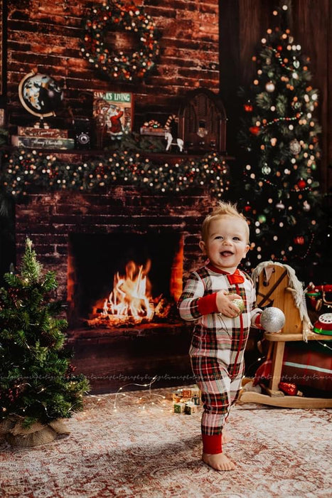 Claus Corner Cozy Living (1 Tree Extra Lights)