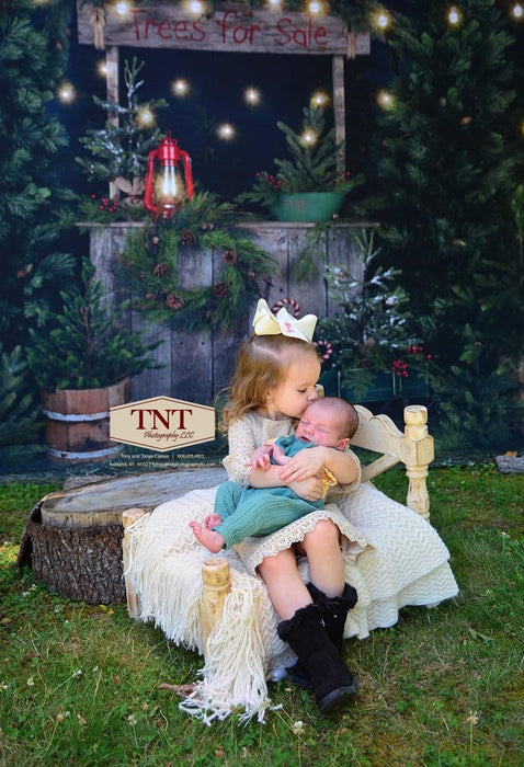 Tree Farm Eve Stand (Grass)