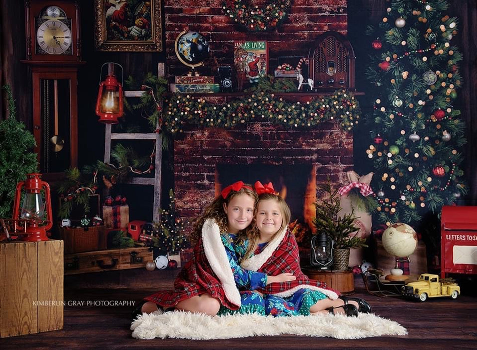 Claus Corner Window and Cozy Living (1 Tree Extra Lights) Room