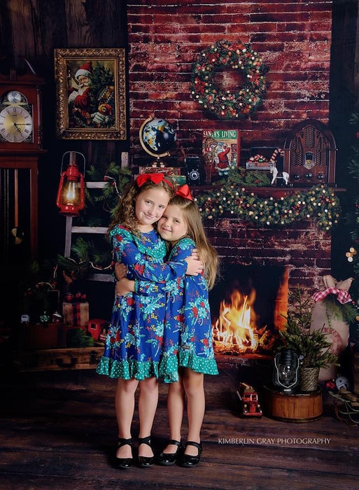 Claus Corner Window and Cozy Living (1 Tree Extra Lights) Room