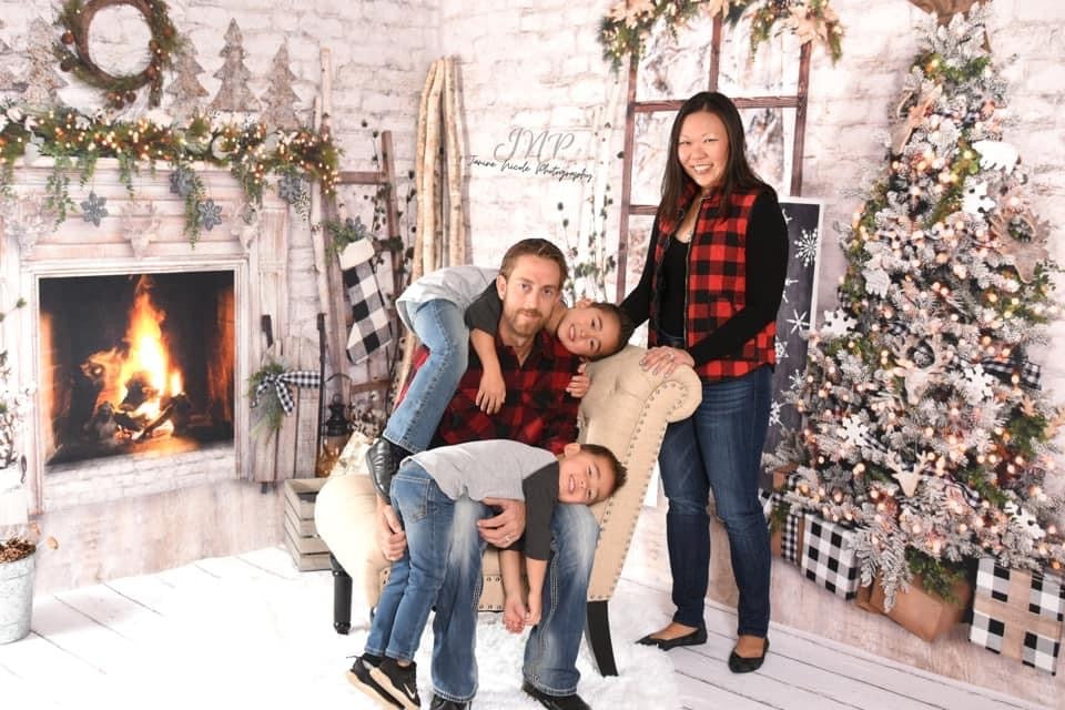 Farmhouse Holiday Fireplace