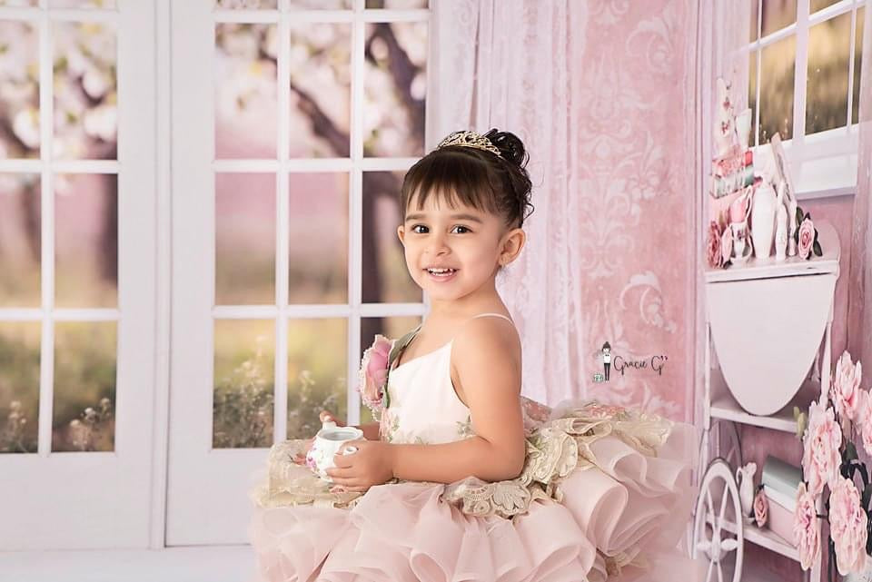 Tea Time Traditions Window (JA)