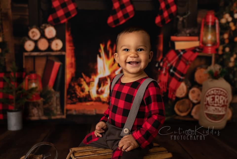 Cuddle Up for Christmas (Dark Mantel)