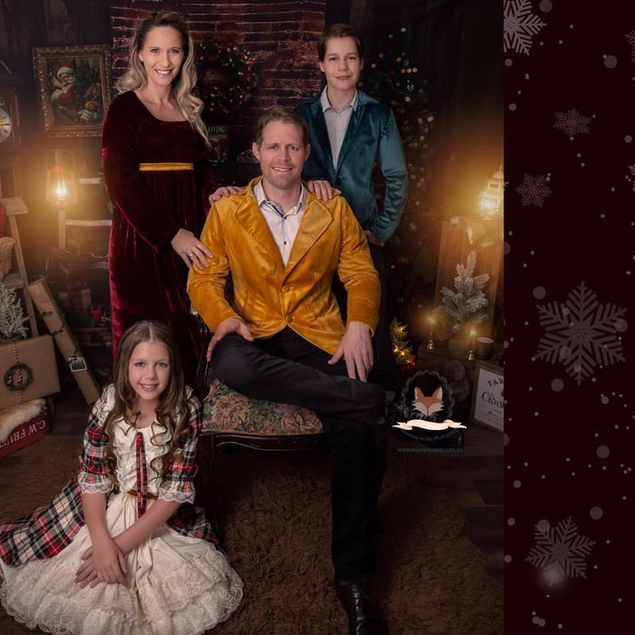 Claus Corner Cozy Living (1 Tree Extra Lights)