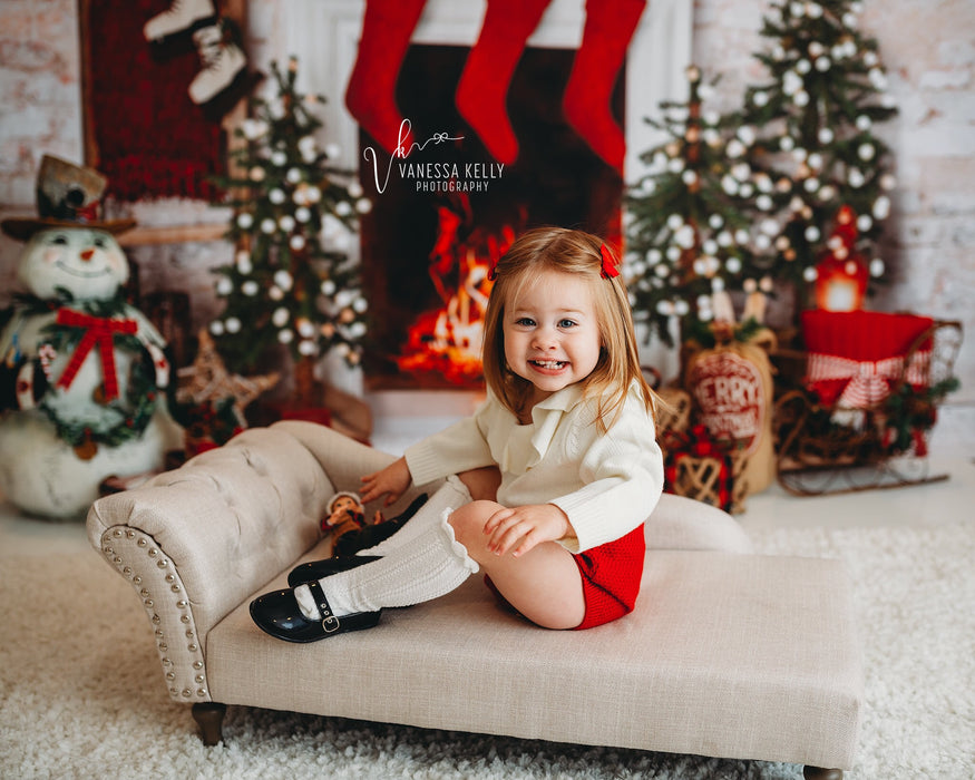 Farmhouse Cozy Fireplace (Lights)