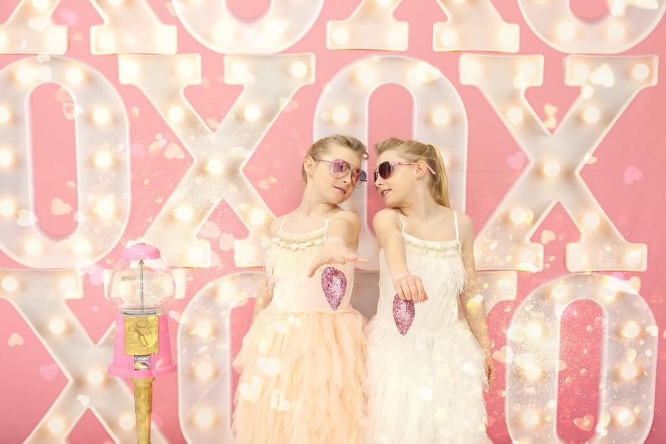 Hugs and Kisses in Pink (JA)