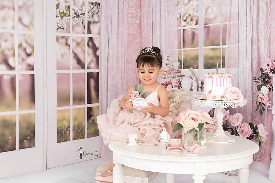 Tea Time Traditions Window (JA)